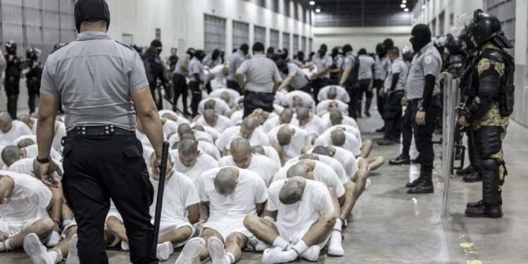 Reglas del Cuarto Circuito contra la administración de Trump en el caso de la Ley de Enemigos Alien