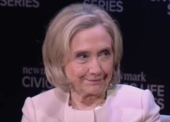 Si eres una mujer conservadora, probablemente seas una «doncella del patriarcado», según Hillary Clinton