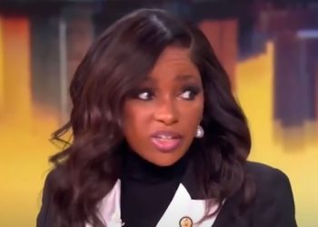 Crockett: los donantes demócratas quieren 'niño blanco más seguro' como nominado a 2028