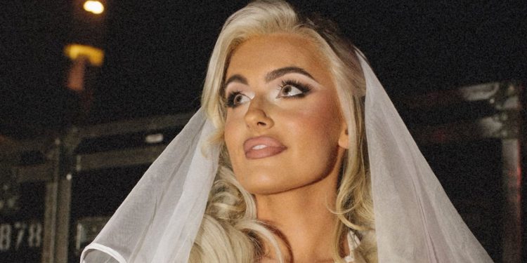 Mariah May responde a los rumores de salir con el campeón actual en AEW