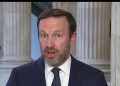 Chris Murphy advierte a Qatar que habrá consecuencias para sobornar a Trump