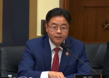 Representante Ted Lieu, «Es una locura*es una locura que tengamos que votar por no deportar a los estadounidenses