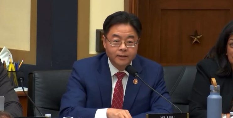 Representante Ted Lieu, «Es una locura*es una locura que tengamos que votar por no deportar a los estadounidenses