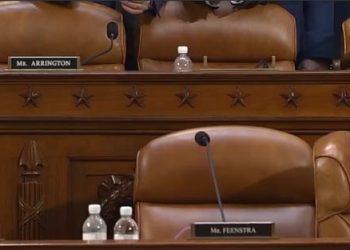 Los republicanos de la Cámara de Representantes avanzaron sus recortes de impuestos para los ricos, pero los demócratas lo hicieron herido