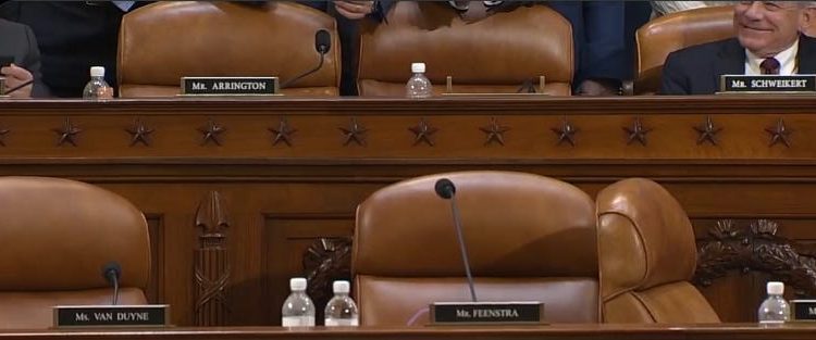 Los republicanos de la Cámara de Representantes avanzaron sus recortes de impuestos para los ricos, pero los demócratas lo hicieron herido