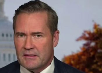 Trump despide al asesor de seguridad nacional que presionó por las sanciones contra Rusia