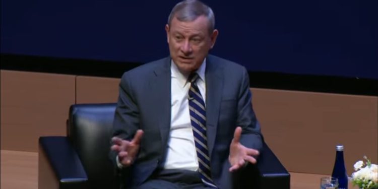 El presidente del Tribunal Supremo, Roberts, toma una oportunidad velada a Trump nuevamente en una rara aparición pública, dice el estado de derecho «en peligro de extinción» | El experto de la puerta de entrada