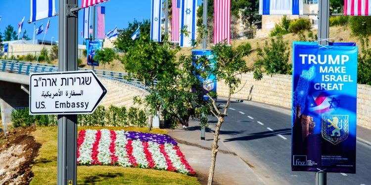 Trump habla después de que dos empleados de la embajada israelí mataron a tiros en Washington DC