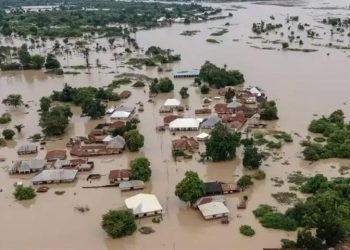 Al menos 153 personas murieron en las inundaciones del centro de Nigeria.