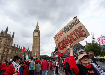Los manifestantes pro-palestinos en el Reino Unido requieren un embargo de armas de Israel, sanciones | Noticias de conflicto de Israel-Palestina