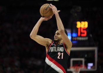 Opción del equipo de ejercicios de Blazers para G Rayan Rupert