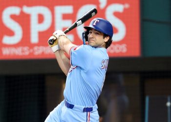 Josh Smith conduce en cuatro tarjetas pasadas de Spark Rangers