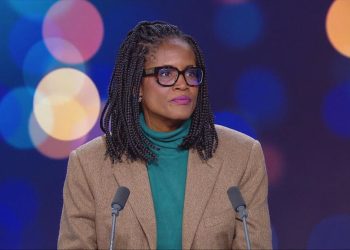 El autor brasileño Djamila Ribeiro honra el trabajo invisible de las mujeres negras