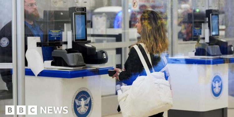 Lo que sabemos sobre la última prohibición de viajes de Trump