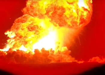 Mira la nave espacial de SpaceX en explotar en Giant Fireball durante la última prueba