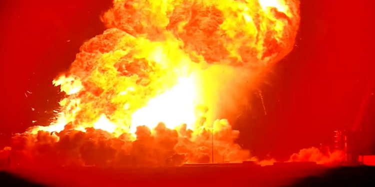 Mira la nave espacial de SpaceX en explotar en Giant Fireball durante la última prueba