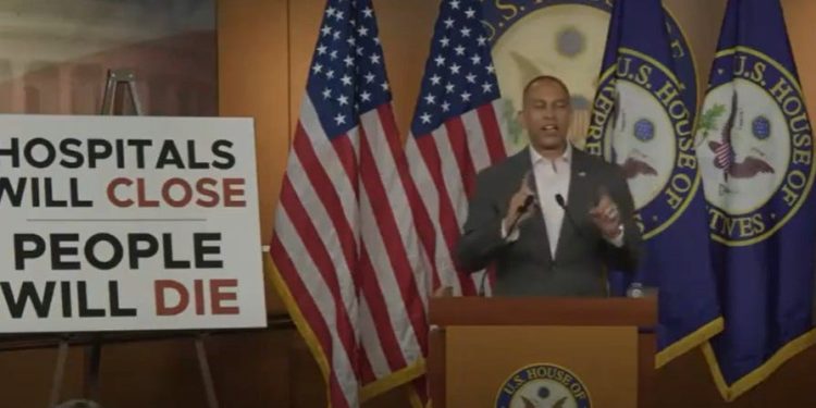 Hakeem Jeffries se dispara totalmente en la estafa del impuesto al Partido Republicano