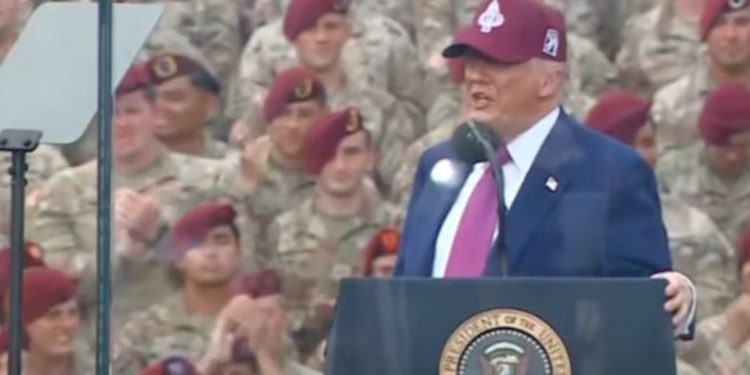 Trump va a Fort Bragg y plantea más preocupación por el declive cognitivo