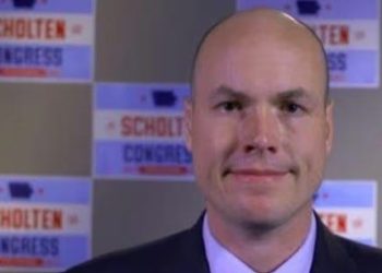 Joni Ernst acaba de ser una nueva retadora demócrata