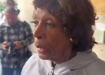 Feel Good Video del día: Mad Maxine Waters intenta ingresar al edificio federal de Los Ángeles para ver a la amiga alborosa – La aplicación de la ley golpea la puerta en su cara | El experto de la puerta de entrada