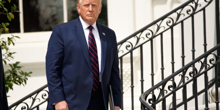 La Casa Blanca revela el nuevo retrato oficial de Trump