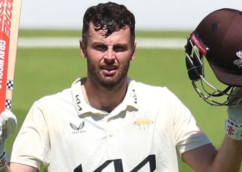 Campeonato del condado: Dom Sibley llega a Triple Ton como Surrey Back Up County Record 820-9 contra Durham | Noticias de cricket