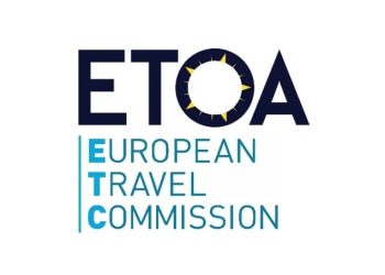 La demanda resistente del consumidor mantiene establezca el turismo europeo