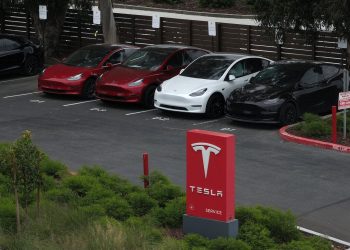 Tesla hace un movimiento desesperado en Canadá a medida que el colapso de las ventas
