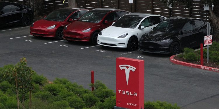 Tesla hace un movimiento desesperado en Canadá a medida que el colapso de las ventas