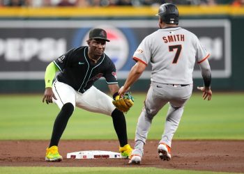 Los D-Backs terminan el patín de 4 juegos con un rally tardío contra los gigantes