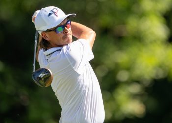 Rickie Fowler en disputa y cómodo al aire libre