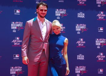 La novia de Paul Skenes, Olivia Dunne, trae glamour atemporal con un elegante vestido negro en las calles de Los Ángeles