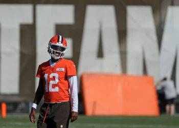 El comentario ominoso del ex Scout de la NFL para el hijo de Deion Sanders mientras el novato QB lucha en el campamento de entrenamiento