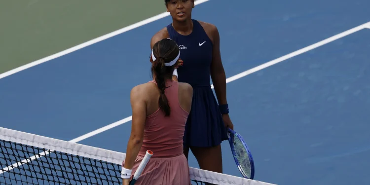 Los fanáticos reaccionan después de que cuatro veces campeón de Grand Slam se estrene en sets rectos contra Emma Raducanu en DC Open