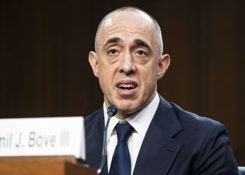 El candidato judicial Emil Bove no puede recordar si dijo que el Departamento de Justicia podría decir 'joder' a las órdenes de la corte