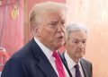 Trump mantiene presión sobre Powell con una rara visita al banco central