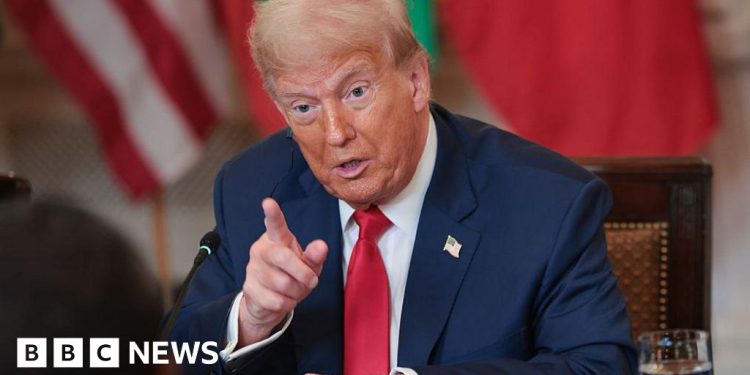 Trump dice que la UE y México enfrentan el 30% de la tarifa de agosto