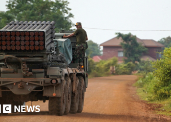Tailandia y Camboya agradecen a Trump por la mediación, pero el bombardeo continúa