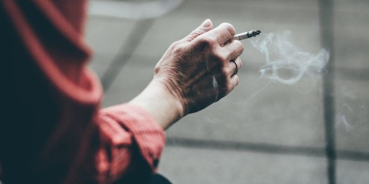 La conexión entre fumar y cáncer de vejiga urotelial