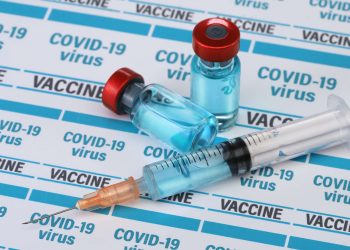 El nuevo proyecto de ley de Thomas Massie permitiría a las personas demandar a la farmacéutica por lesiones por vacuna contra covid