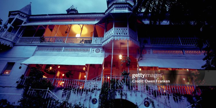 Hotel Hotel Oloffson en Haití quemado por una pandilla