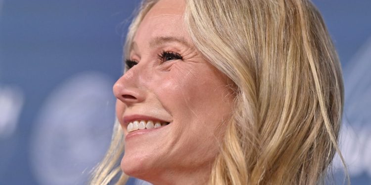 El astrónomo golpea a Gwyneth Paltrow como 'portavoz temporal' después de Coldplay Kiss Cam Scandal