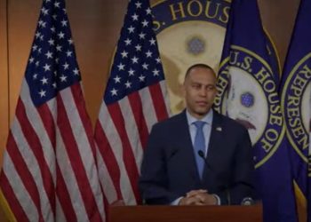 Hakeem Jeffries sorprende al Congreso al ir por la garganta en los archivos de Epstein