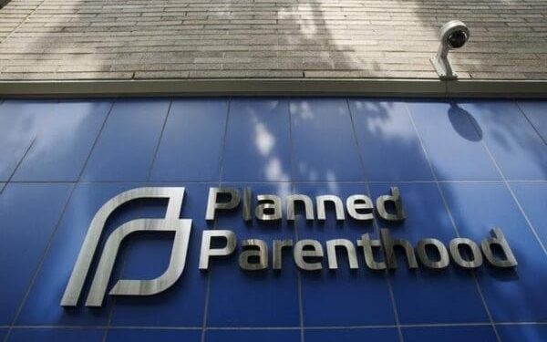 El juez federal impide permanentemente a Trump de desgillar a Planned Parenthood