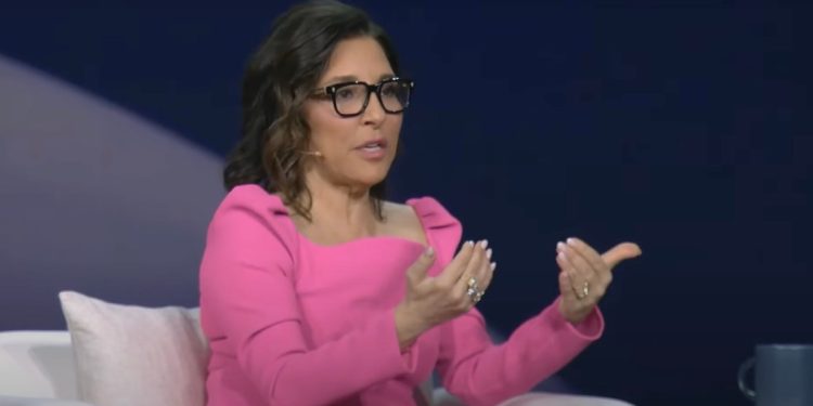 ¡Se llevaron el cheque azul de Linda Yaccarino!