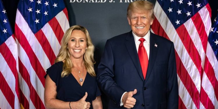 Justo en: Ex empleado de Voice of America acusado por amenazar repetidamente con asesinar a la representante Marjorie Taylor Greene y su familia entre octubre de 2023 y enero de 2025 | El experto de la puerta de entrada