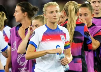 Inglaterra Las mujeres pierden Euro 2025 abridor: Leah Williamson dice que las leonas no fueron lo suficientemente buenas 'contra Francia | Noticias de fútbol