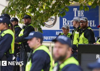 Epping de solicitantes de asilo del hotel para que permanezcan en la campana, las reglas de la corte