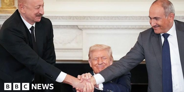 Azerbaiyán y Armenia firman el acuerdo de paz en la Cumbre de la Casa Blanca