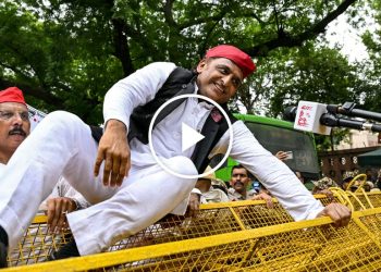 Los legisladores indios detenidos para protestar como «irregularidades electorales»